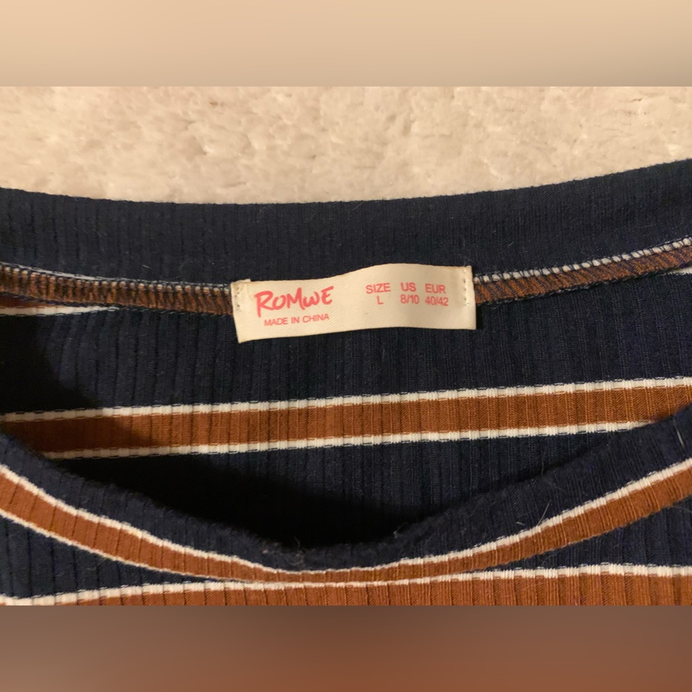 Large. navy blue and orange brown. Brand: Rome long sleeve crop top.